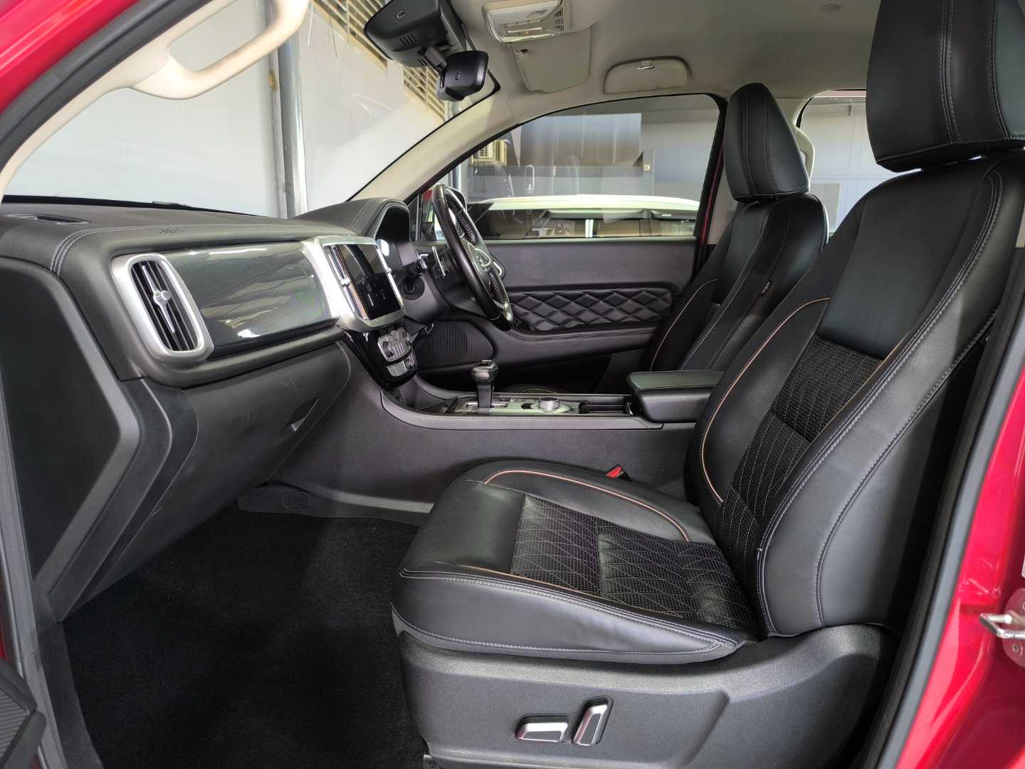 ab9d7e4e-b3af-47ed-90dc-5f7934250f5a